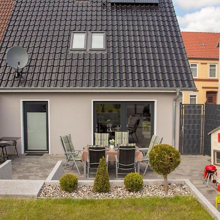 Familienfreundliches Ferienhaus In Kroepelin Luaran gambar